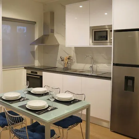 2 Bedroom Metro 2 Min Porto 15 Min Parking Apartment