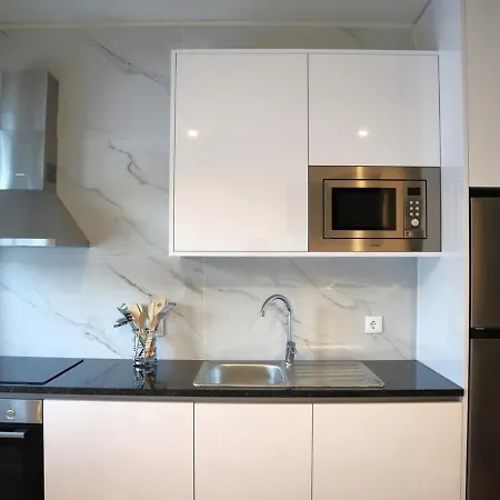 2 Bedroom Metro 2 Min Porto 15 Min Parking *
