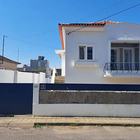 2 Bedroom Metro 2 Min Porto 15 Min Parking Apartment *